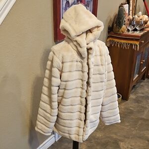Altar'd State Cream Thick Ribbed Faux Fur Jacket with Hood XS